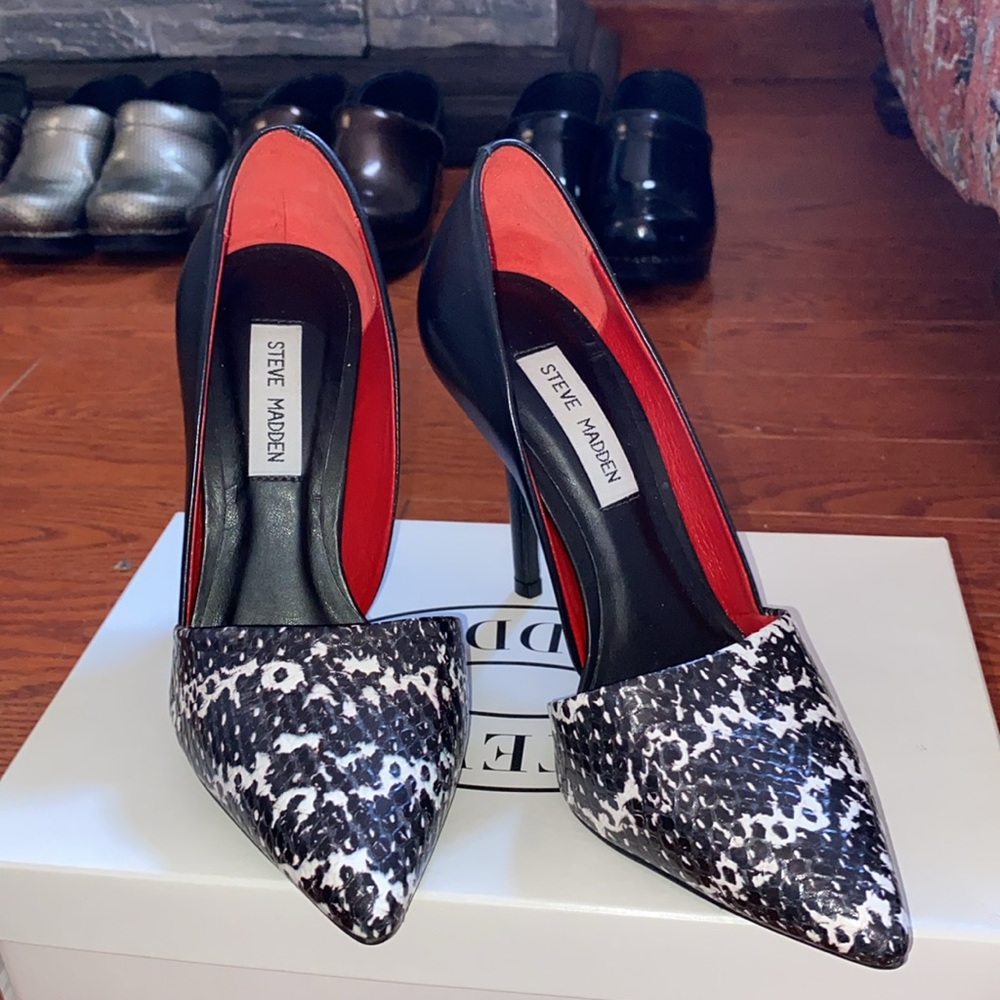 Steve Madden Black & White Snake Pattern - image 1